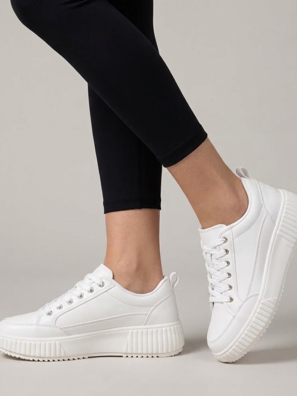 NWT Dream Pairs White Sneakers Lace Up Chunky Creeper Platform Size US 7 / EU 38